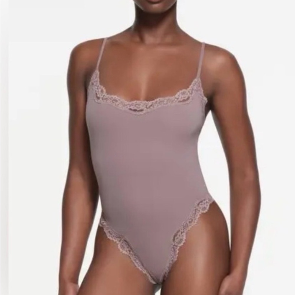 SKIMS Fits Everybody Lace Cami Bodysuit Zinc Multi Size Small NWT